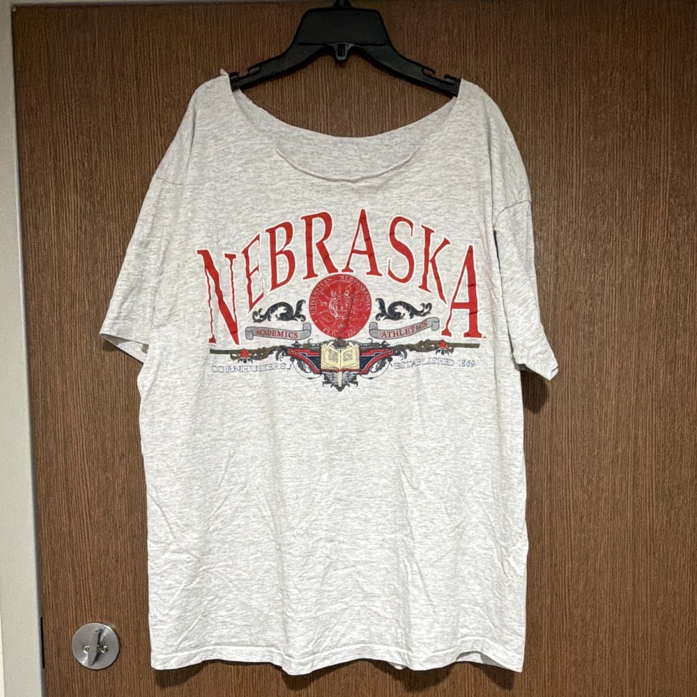 Vintage Open Neck Nebraska Huskers Football Tshirt Size L/XL COLLEGE WEAR